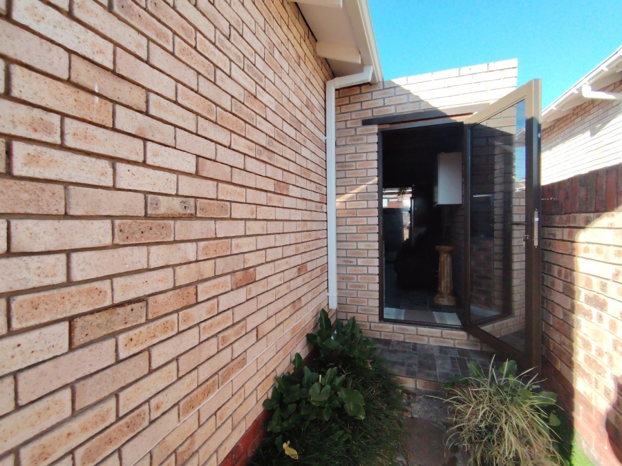 2 Bedroom Property for Sale in Walmer Downs Eastern Cape
